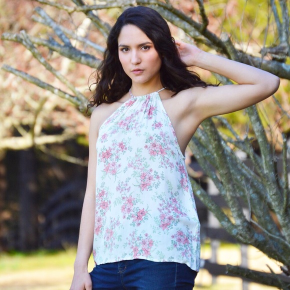 Boutique Lovely CrushSleeveless Floral White Top - Picture 4 of 4